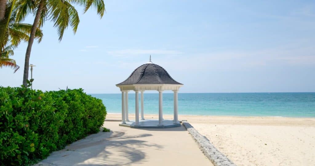 Bahamas Tax Guide 2026: Zero Income Tax, 10% VAT and Residency Explained